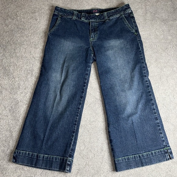 Lilly Pulitzer Pants - Lilly Pulitzer Palm Beach Fit Capri Denim Size 31